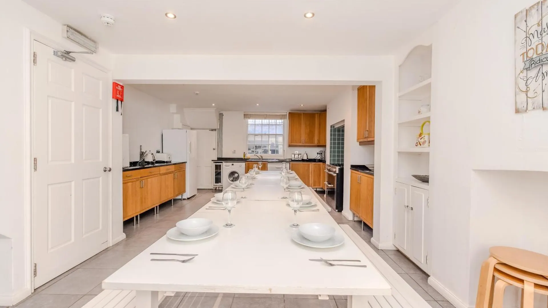 Perfect Seaside Getaway I Central Big Town House Next To Brighton Beach I First Choice For Big Group & Family Stay